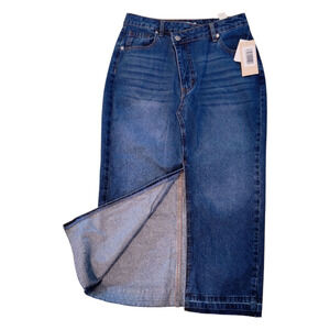 Denim Maxi Skirt Women's size 29 Blue Crossover waist Pockets front slit Raw hem